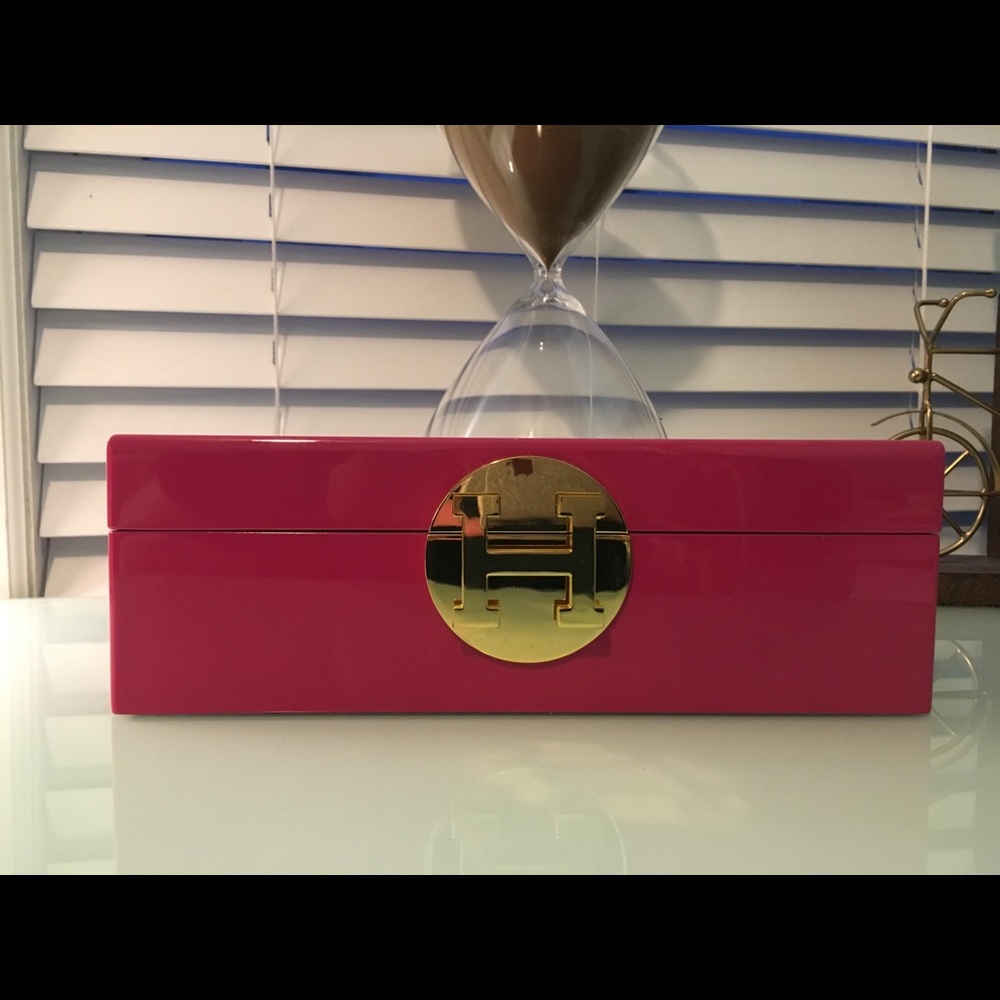 C Wonder Hot Pink initial “H” box
